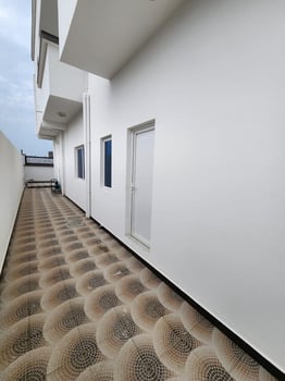 Villa neuve F6 avec terrasse à Haramous