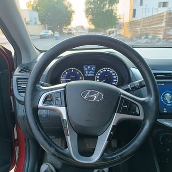 À Vendre – Hyundai accent en Très Bon État