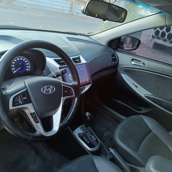 À Vendre – Hyundai accent en Très Bon État