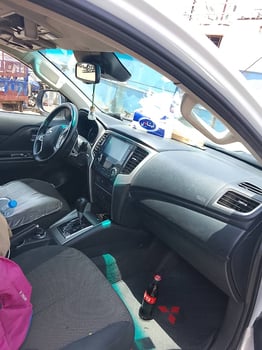 4 Voitures en excellent état à vendre : 25700 km MITSUBISHI L200 automatique 2022 & MARQUE MG 2016 & HYUNDAI VENUE 2022 & Kia SPORTAGE 2012