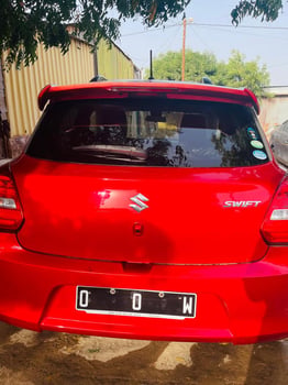 À VENDRE – Suzuki Swift Rouge 2018