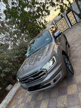 Ford Everest 2022 diesel 7 places boîte automatique en bon état