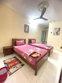 Chambre lit double avec salle de bain