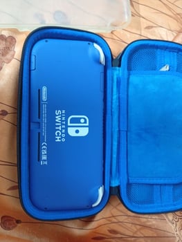Console Nintendo Switch quasi neuve 4 mois d\'utilisation
