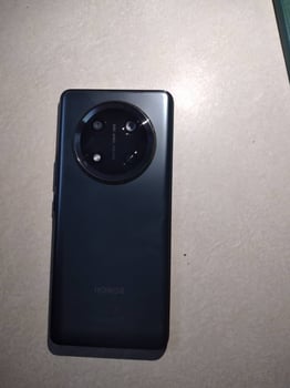Honor X9c 12 Go RAM 256 Go Noir en très bon état