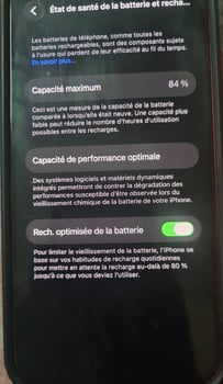 iPhone 12 en bon état capacité batterie 84%