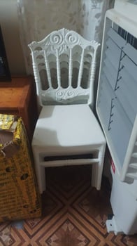 Lot de 4 chaises solides en plastique, bon état