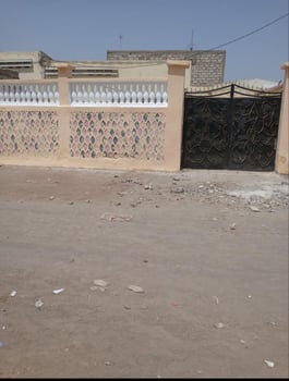 Maison 3 chambres avec grand salon et cour à Cheik Osman