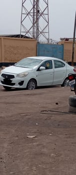 Mitsubishi Attrage boîte manuelle en bon état climatisation