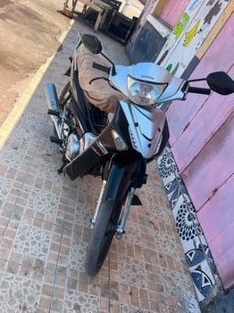 Moto 110 en très bon état, propre et fiable