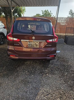 Suzuki Ertiga familial, quasi neuf, en excellent état mise en vente pour cause de voyage imprévu