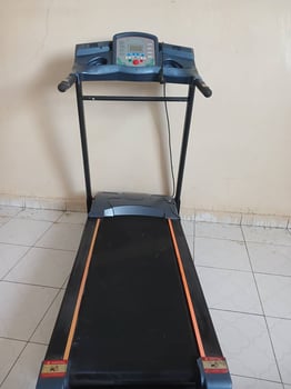 Tapis de course puissant et multi-programmes en bon état