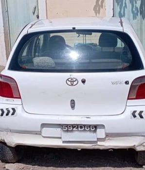 Toyota Yaris 2000 essence manuelle à réparer, pièces d\'origine