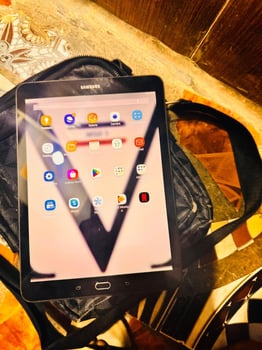 Tablette Samsung en très bon état avec bonne autonomie