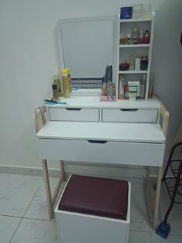 Chambre complète fille et équipements de maison