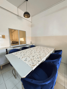 Ensemble meubles salon, salle à manger, coiffeuse et 2 climatiseur AOKOL 2 CV en excellent état