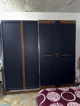 Chambre à coucher complète avec tapis et rideaux