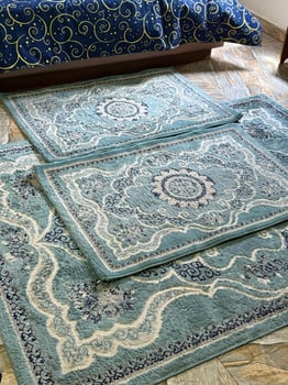 Chambre à coucher complète avec tapis et rideaux