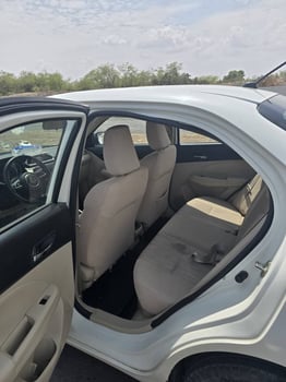 Location Toyota Corolla, Suzuki Dzire et Kia Sportage