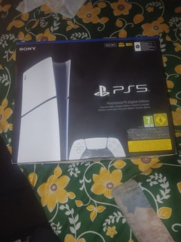 PlayStation 5 Digital Edition 825 Go, comme neuve