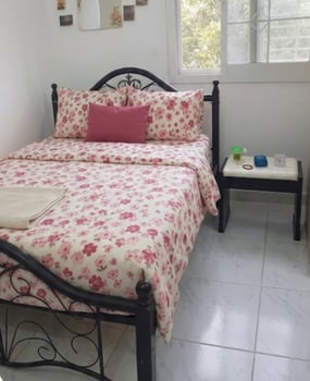 Chambre complète fille et équipements de maison