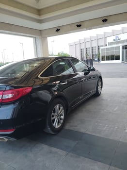 Hyundai Sonata noir en bon état