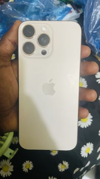 iPhone 16 Pro Max 256Go, Batterie 93%, Comme Neuf