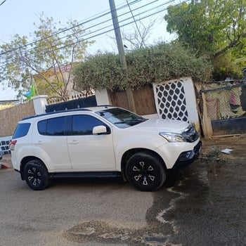 ISUZU-MUX en très bon état à vendre