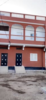 Appartement F4 avec terrasse au 2e étage à Cheikh Moussa