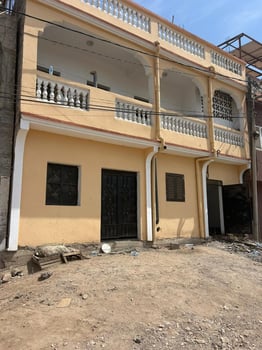 Maison F4 neuve avec 4 chambres à Cité Maka-Almukrama
