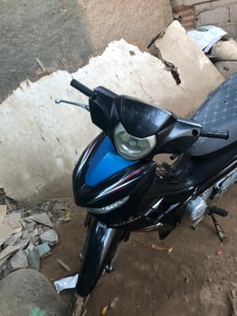 Moto Jinching 110 noir en très bon état avec papiers complets