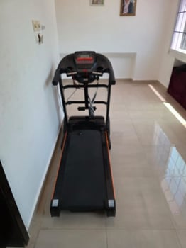 Tapis de course électrique pliable avec écran LCD en bon état