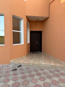 Villa neuve meublée 4 chambres avec grand terrain à Nagad