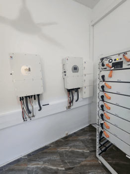 Installation solaire clé en main avec équipements RestarSolar, Longi, Deye