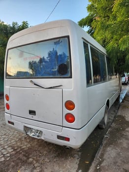 2 bus Mitsubishi rosa 2018