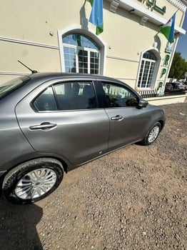 Suzuki Dzire 2023, essence, boîte automatique, en très bon état