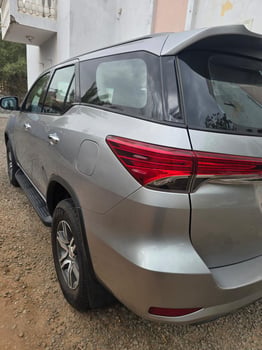 Toyota Fortuner, automatique, en très bon état