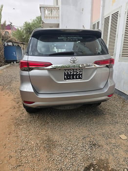 Toyota Fortuner, automatique, en très bon état