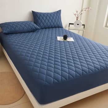 Protège-matelas matelassé avec taies d\'oreiller