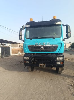 Howo TX371 camion-benne en excellent état