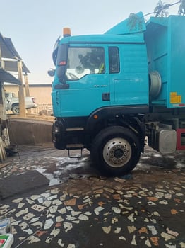 Howo TX371 camion-benne en excellent état