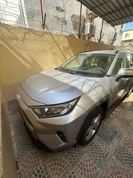 Toyota RAV4 2021, SUV fiable en très bon état