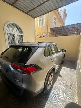 Toyota RAV4 2021, SUV fiable en très bon état