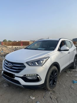 4 Voitures en excellent état à vendre : Mitsubishi L200 2023 AUTOMATIQUE &. Hyundai SANTA FE 2016 & MITSUBISHI L200 2022 manual& TOYOTA LANDCRUISER PRADO 2021