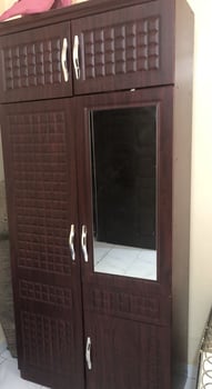 Armoire 2 portes en bon état