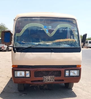 Bus Mitsubishi Rosa 25 places, moteur fiable, récent repaint