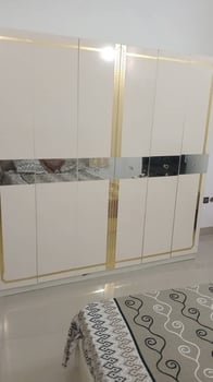 Chambre à coucher complète et salon en parfait état