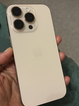 iPhone 13 Pro 128 Go Doré en très bon état