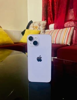 iPhone 14 violet 256 Go en excellent état