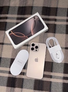iPhone 16 Pro Max 256 Go Titane Désert comme neuf